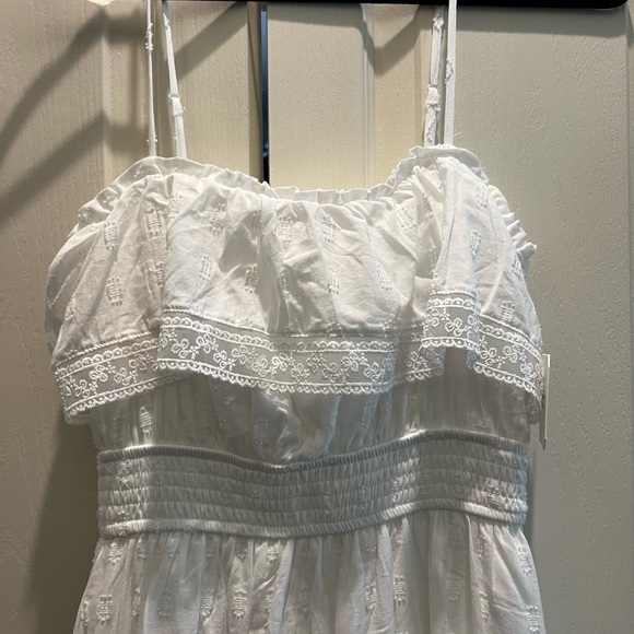 White islet dress - Picture 3 of 4